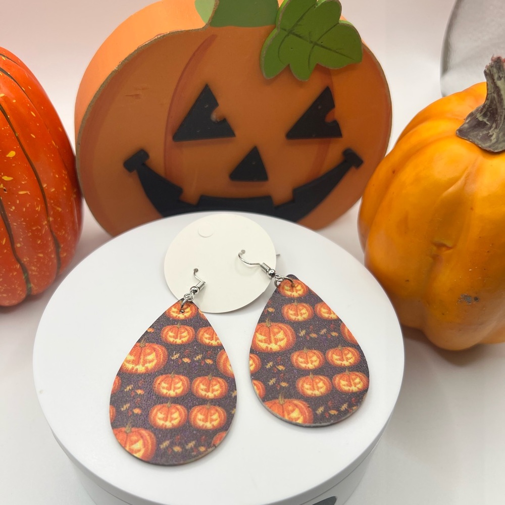 Retro Goth Style Foam Halloween Earrings NEW.‎